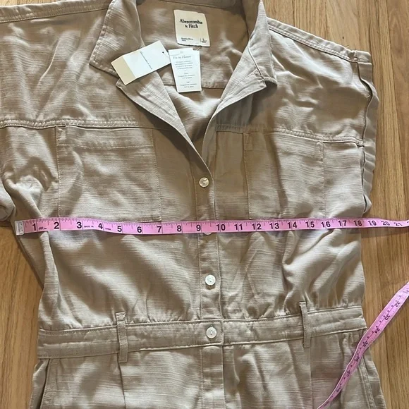 NWT Abercrombie & Fitch Tank Khaki Short Sleeve Jumpsuit Sz L - Picture 3 of 7